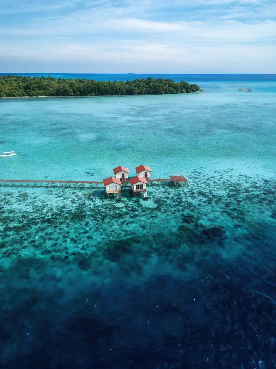 High angle drone shot of the resort layout in Semporna Coco Seaweed Resort